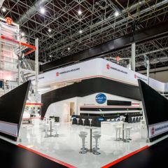 Messefotografie am WINDMÖLLER & HÖLSCHER Messestand auf der Kunststoffmesse K in Düsseldorf